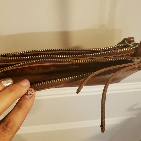 COPY - Abercrombie and Fitch Crossbody - Picture 4 of 5